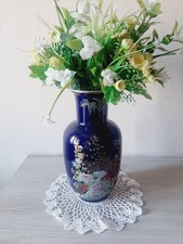 Vaso In Porcellana Viola Con Fiori Finti Margherite Gialle E Bianche + Centrino
