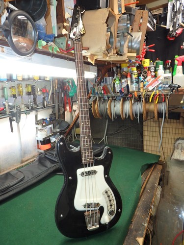 Hagstrom bass 1969 made - hagstrom, in
