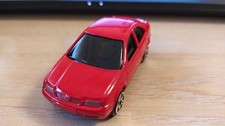 MAISTO - VW VOLKSWAGEN JETTA ROSSO 1/64 APROX *NUOVO*
