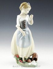 Lladro Figurine CLUMSY ME GIRL