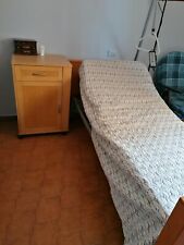 Letto Ospedaliero e comodino in legno + materasso ad aria antidecubito