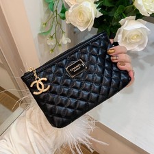 CHANEL Makeup GWP Pochette