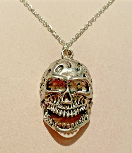 Collana con ciondolo testa