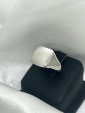 Anello chevalier quadrato in