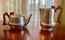 Teiera e pentola acqua calda