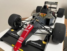 Modellino auto rosso scala 1/8