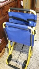 carrozzina pieghevole leggera, Montascale con cingolo manuale 