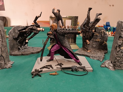 Matrix action figure - figure, mc