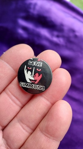 Kiss badge gene - gene, simmons