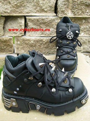 New rock boots - new, s1