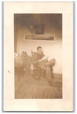 Cartolina d'epoca RPPC foto sedia a dondolo interno sala da pranzo c1910's antica