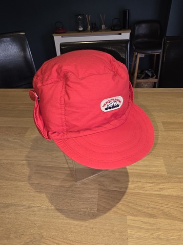 Cappellino rosso imbottito