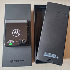 Motorola Moto Razr 50 DISPLAY