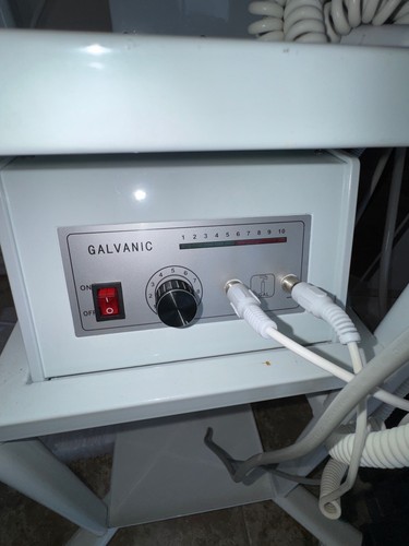 Macchina galvanica con cavi