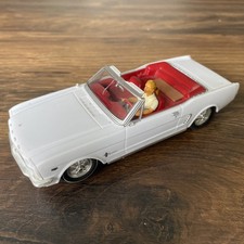 Ford Mustang Cabrio bianca per