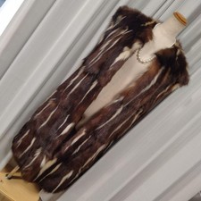 Raro gilet lungo in pelliccia di Skunk marca di fascia alta morbido ed elegante M