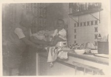 B2 -  Foto Photo Fotografia Anni 70 - Bambino e Uomo in cucina