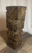 Totem in legno intagliato a