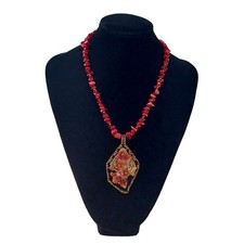 collana sottile rossa corallo bambù con ciondolo handmade fibra di fico d'india