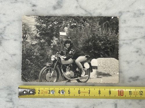 Motocicletta ragazza ritratto - motocicletta,