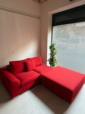 divano in tessuto rosso 2
