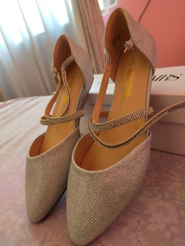 Vendo scarpe nuove ancora una - ancora,