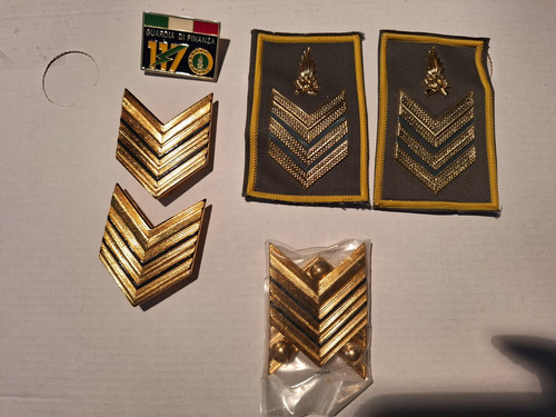 Militaria distintivi gradi - distintivi,