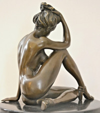 Elegante statua in bronzo -