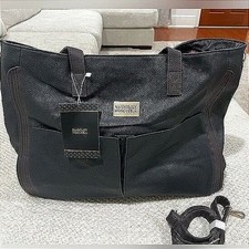 Borsa da weekend Badgley Mischka in pelle nera con ciottoli nuova con etichette e tasche multiple