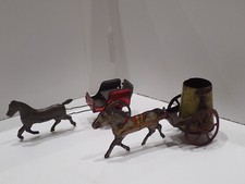 LOTTO DI 2 CARRI CON CAVALLI  GIOCATTOLI IN LATTA PRODUTTORE SCONOSCIUTO EPOCA