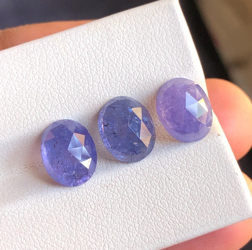Gemma tanzanite naturale ovale - naturale,