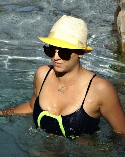 Foto sexy kaley cuoco - kaley,