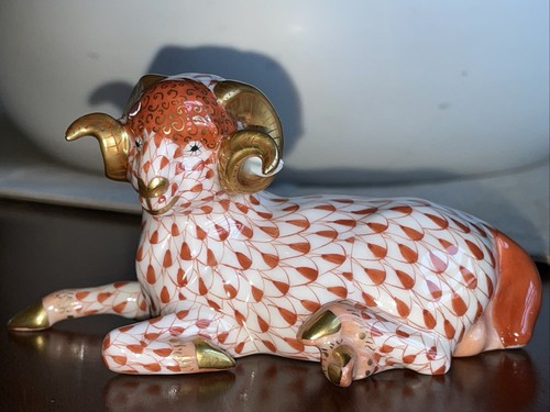 Herend reclining fishnet ram - ,