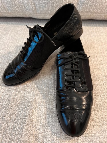 Scarpe stringate autentiche