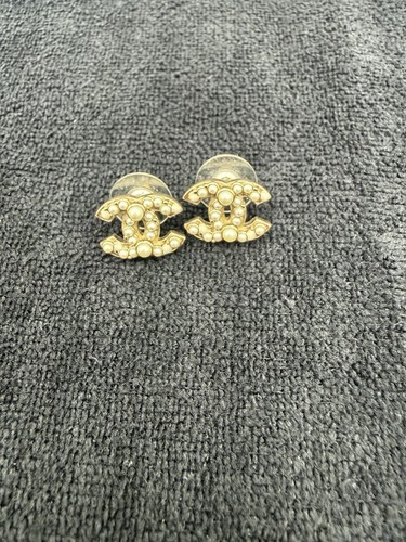 Authentic chanel s pearl - a,