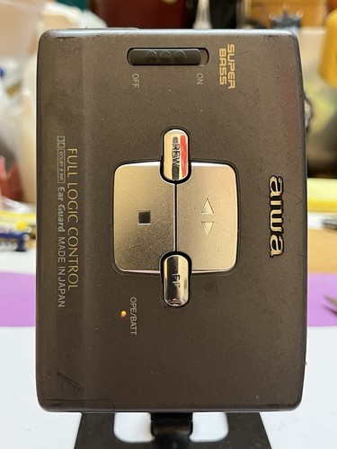 Aiwa portable cassette - 🟡aiwa,