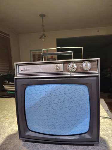 Raro televisore portatile - , anni
