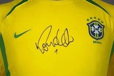 Ronaldo Brasile Signed T-shirt