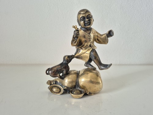 Beneaugurante scultura cinese