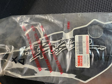 4VP-F1788-20 EMBLEMA ADESIVO