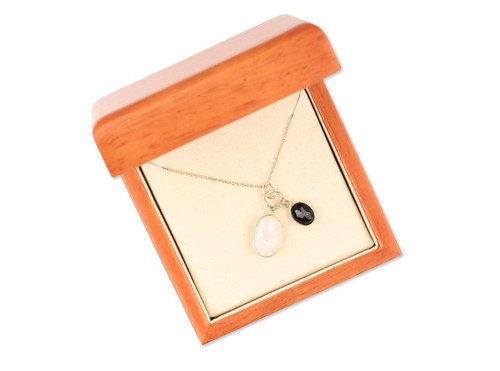 Collana con ciondolo ovale - , in