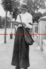 F002395 english postwoman - f002395,