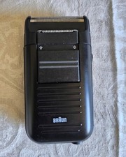 Rasoio elettrico Braun con custodia e accessori 