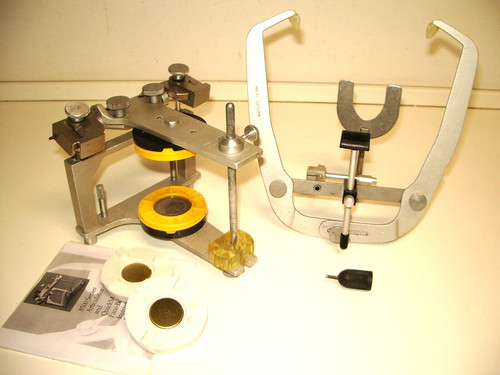 Articolatore dentale