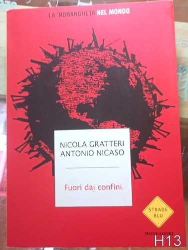 Fuori dai confini gratteri - fuori, di