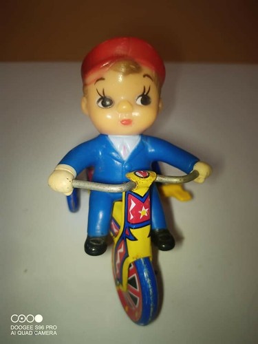 Triciclo latta con carica a - carica,