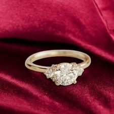 Anello di fidanzamento in oro