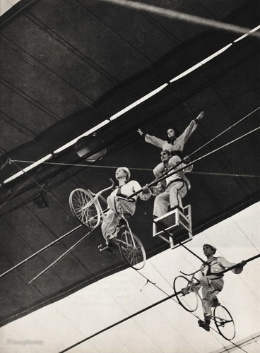 1940 vintage circus acrobati - 1940,