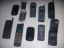 STOCK 10 CELLULARI MOTOROLA SAMSUNG VINTAGE TELEFONI VECCHI LOTTO N.23 + REGALI