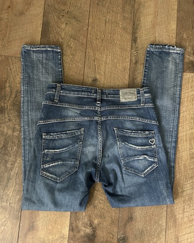 Please jeans size small - please,